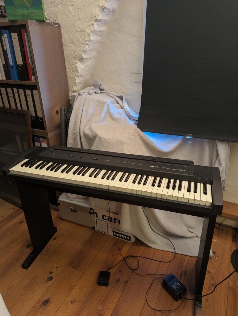 Roland digitale piano met toebehoren., Musique & Instruments, Enlèvement