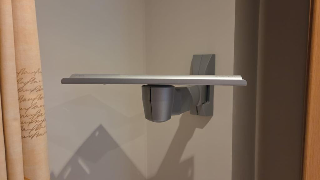 Tv muurbeugel merk evolution 38 cm, Audio, Tv en Foto, Televisiebeugels, Ophalen, Zo goed als nieuw