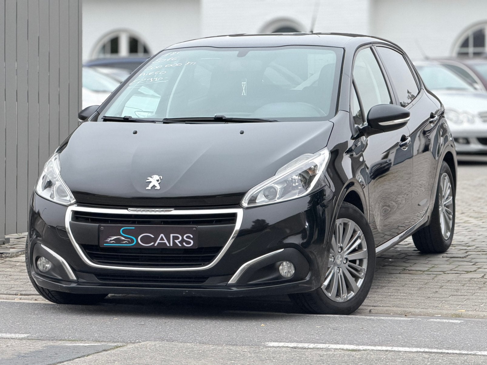 Peugeot 208 1.2i ** 2016 ** Navi ** Airco **, Voorwielaandrijving, Euro 6, https://public.car-pass.be/vhr/b04dbe75-743c-4d67-a1d9-0c1954562528