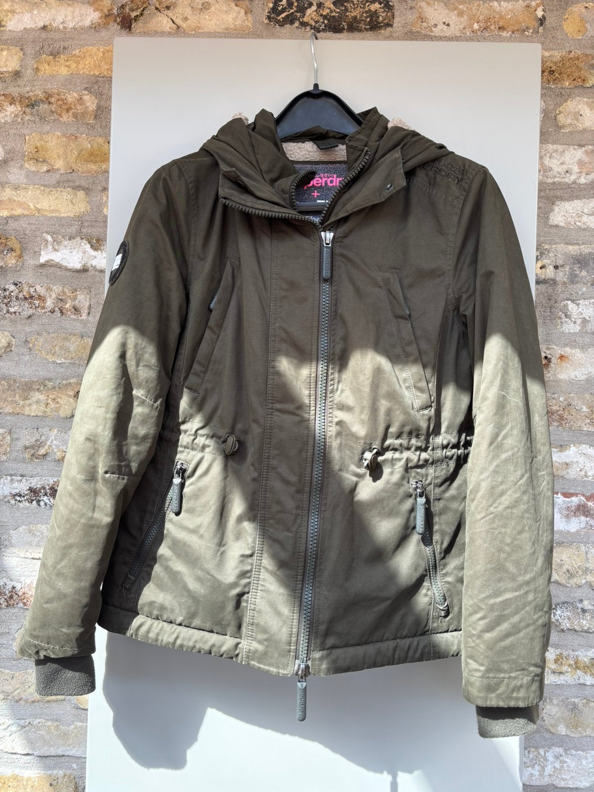 Khaki superdry jas, Kleding | Dames, Jassen | Winter, Ophalen of Verzenden, Zo goed als nieuw, Overige kleuren