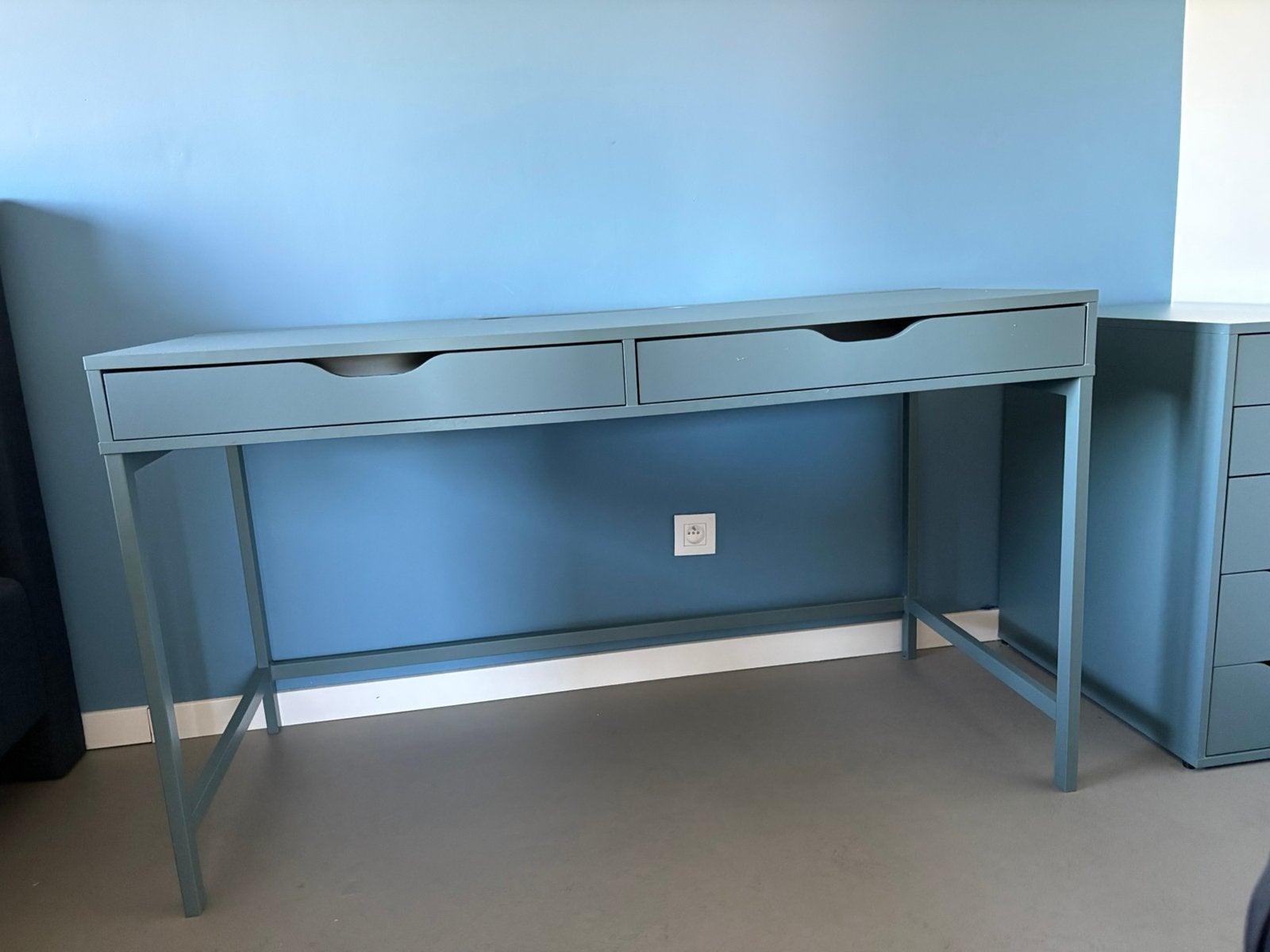 Ikea Alex bureau, groengrijs, Huis en Inrichting, Bureaus, Ophalen, Groen, Gebruikt, 132 cm