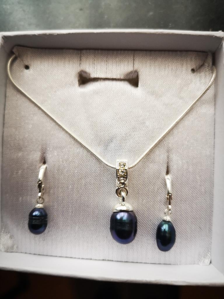 Ketting met blauw hangertje en bijhorende oorbellen, Handtassen en Accessoires, Ophalen of Verzenden, Blauw