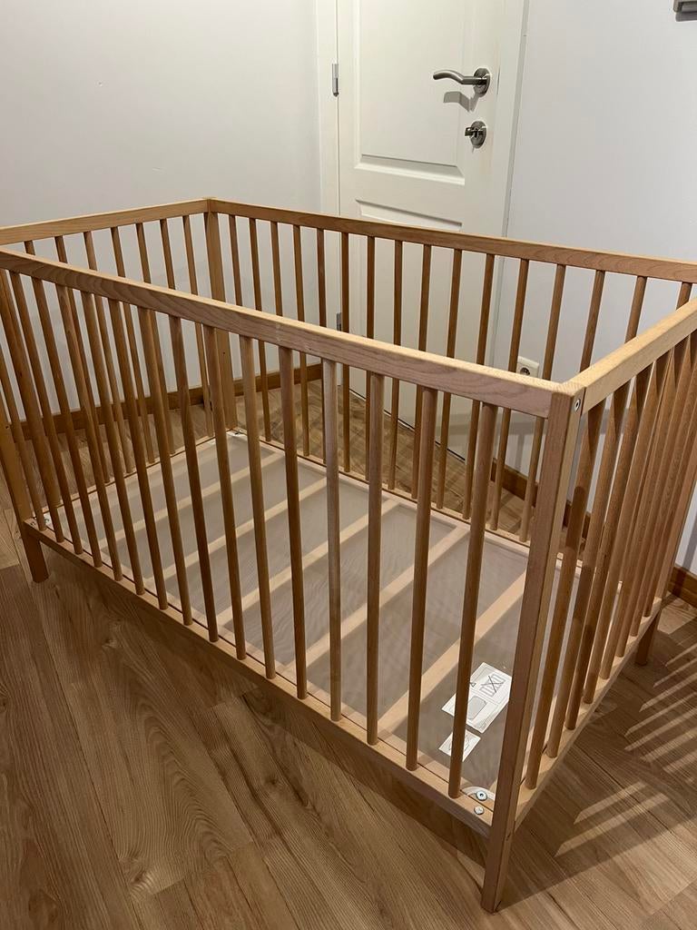 Babybed - ledikant, Enfants & Bébés, Parcs, Enlèvement, Comme neuf, Réglable en hauteur