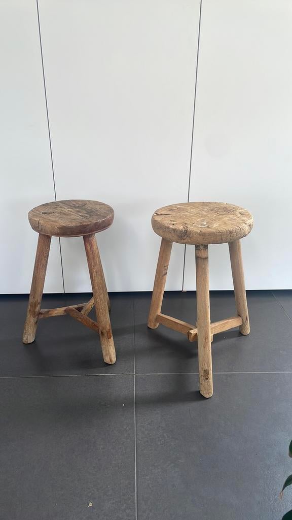 Houten krukje stoer sober wonen - links op de foto, Ophalen, Zo goed als nieuw