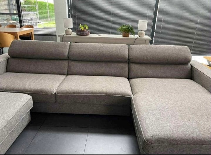 Grijze hoekbank met chaise longue en poef, Ophalen, Gebruikt, Stof