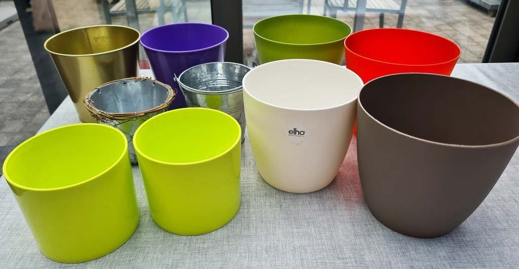 10 bloempotjes samen 1,00 EUR kunststof en metaal, Enlèvement, Métal