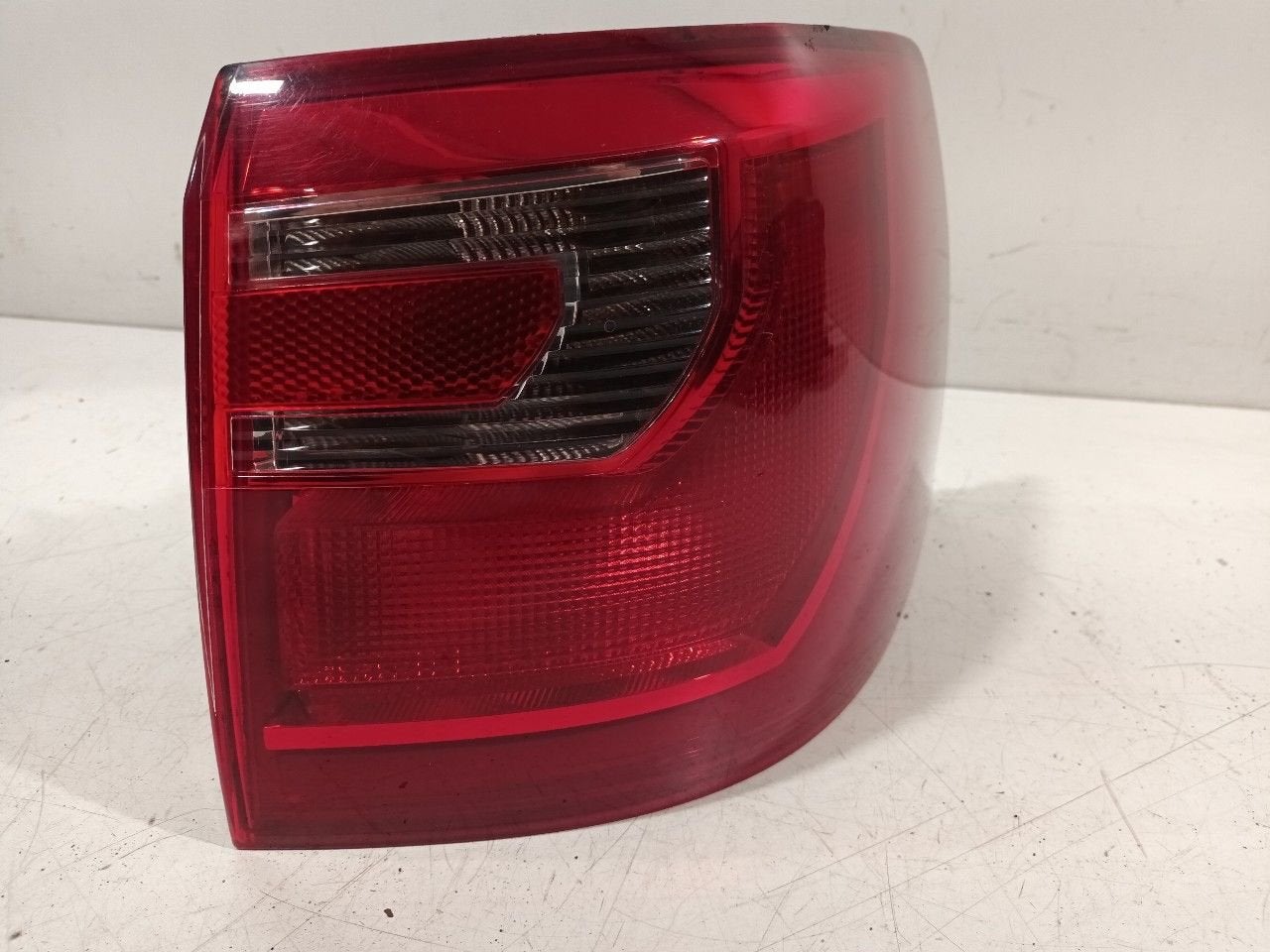 Achterlicht carrosserie rechts Seat Alhambra, Onderdelen@venauto.nl, Van der Ven Autorecycling B.V., Gebruikt, Ettenseweg 76, 4706 PB Roosendaal, The Netherlands