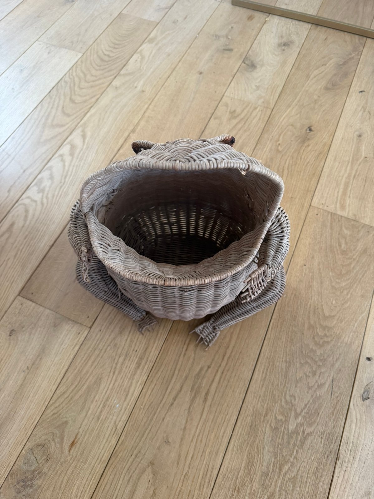 Vintage rotan krantenrek in de vorm kikker, Dieren en Toebehoren, Ophalen, Zo goed als nieuw