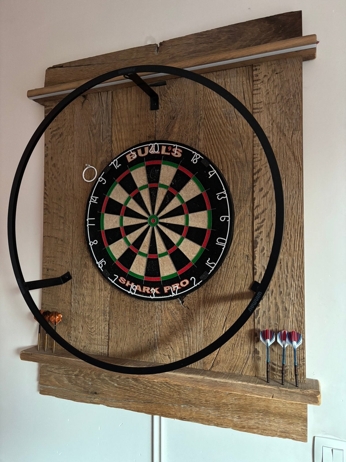 Complete darts set (Landelijke setting), Sports & Fitness, Enlèvement, Comme neuf, Cible de fléchettes