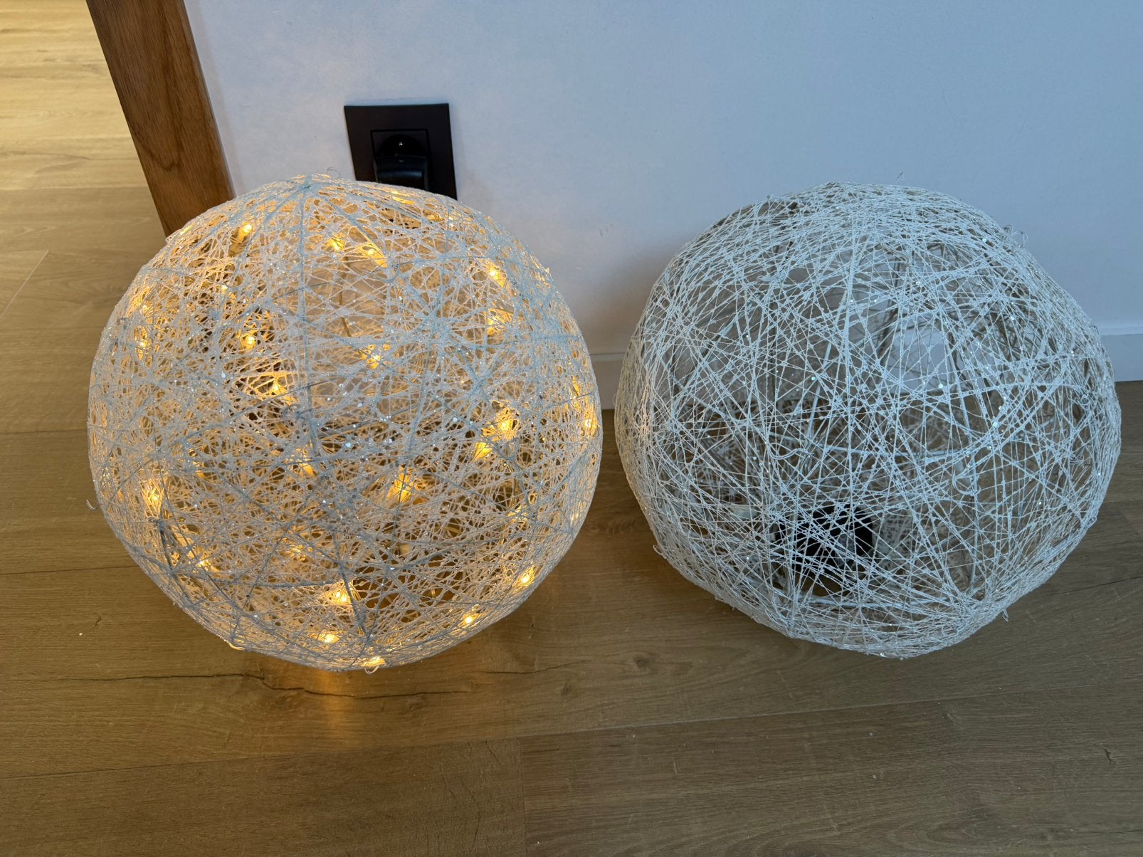 2 grote bollen met lichtjes, Ophalen, Nieuw