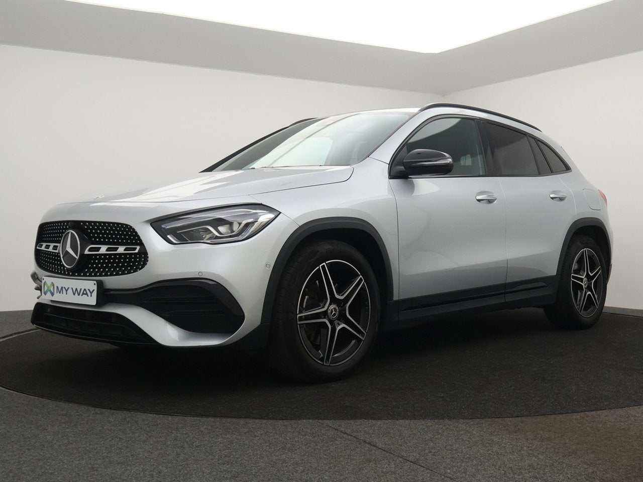 Mercedes-benz Classe GLA (H247) AMG Line 163PK *AUTOMAAT*LED, Autos, Ordinateur de bord, Argent ou Gris, Achat, Automatique