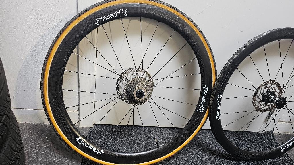 Carbon wielen FastR disc, Fietsen en Brommers, Fietsonderdelen, Zo goed als nieuw, Band, Carbon, Ophalen