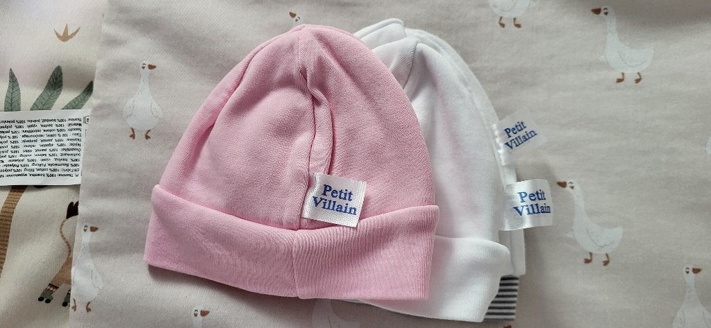 baby muts beanie petit villain new 4 x, Kleding | Heren, Mutsen, Sjaals en Handschoenen, Ophalen, Nieuw, Petit villain, Maat 46 (S) of kleiner