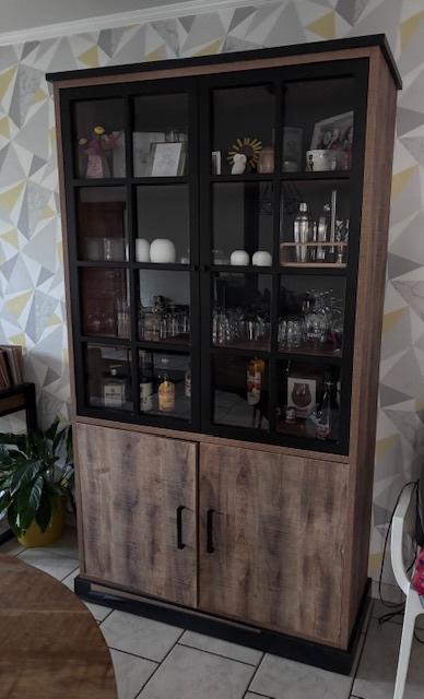 Vitrine kast, Huis en Inrichting, Kasten | Vitrinekasten, Ophalen, Overige materialen, Met deur(en), 100 tot 150 cm