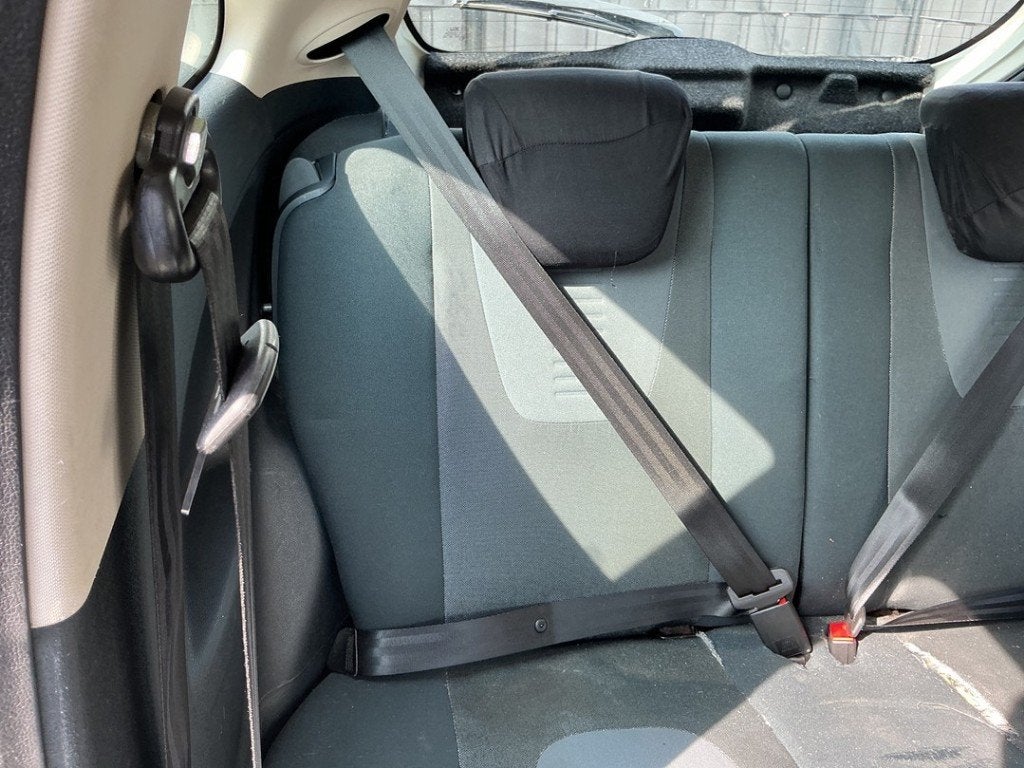CEINTURE DE SECURITE ARRIERE DROITE Ford Ka II, Henry-Ford-Straße  1
50735  Köln, DE, Ford-Werke GmbH, Kunden@ford.com, Ford