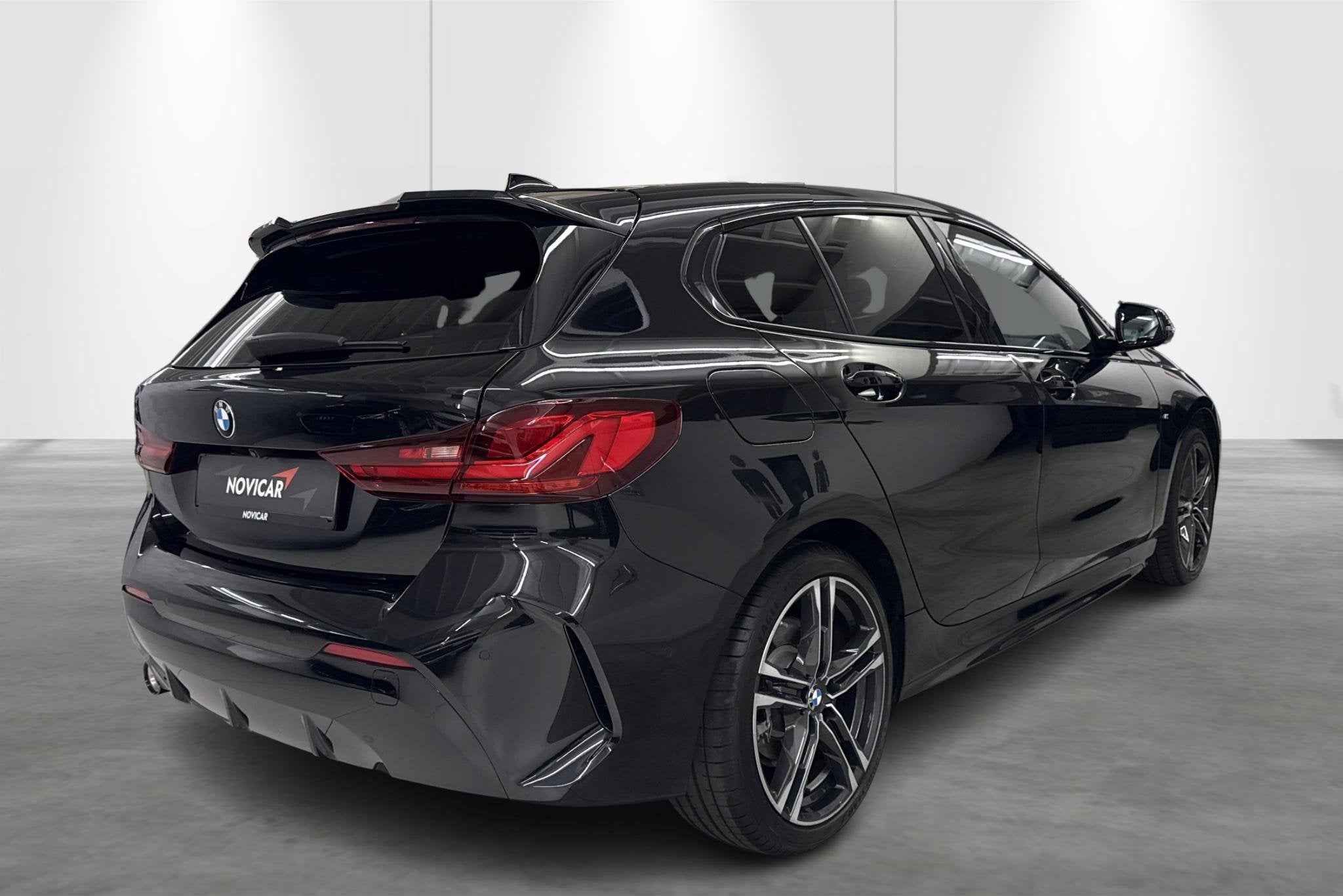 BMW 1 Serie Hatch M-SPORT 118iA (automatique), Autos, BMW, 100 kW, Achat, 129 g/km, 5 portes