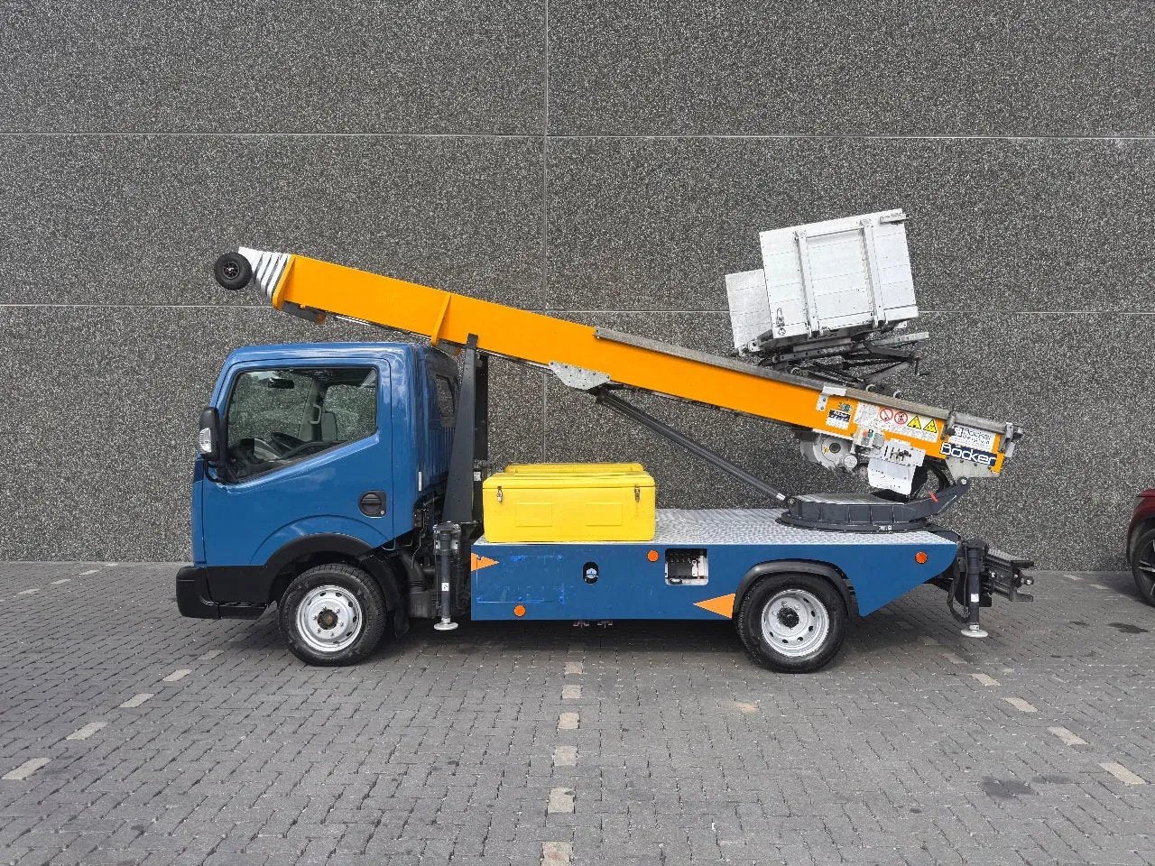Nissan NT400 Bocker HL27/1-6LH (bj 2018), Auto's, Bestelwagens en Lichte vracht, Gebruikt, 131 pk, Te koop, Nissan