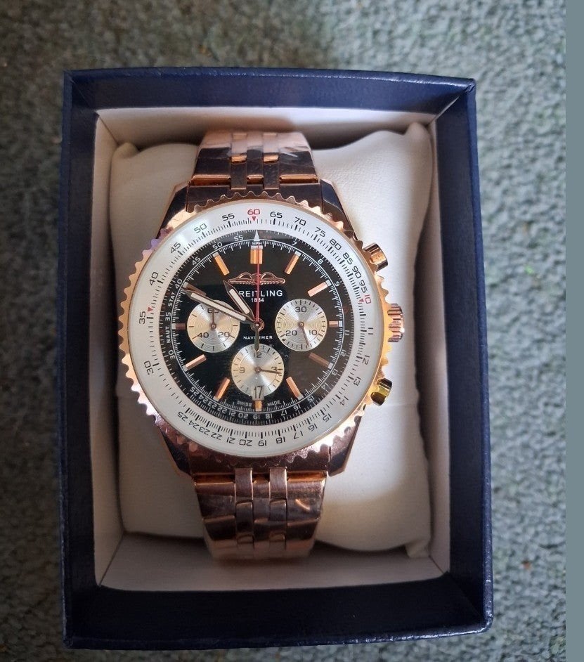 Chronographe Breitling Navitimer à cadran noir doré, Bijoux, Sacs & Beauté, Montres | Hommes, Enlèvement ou Envoi, Breitling, Acier