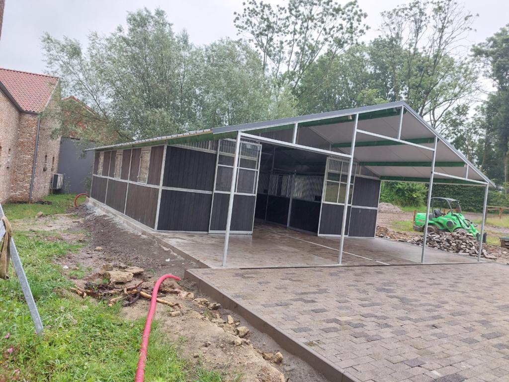 Buitenstal weidestal paardenstal  boxen ramen deuren omheing, Dieren en Toebehoren, Stalling en Weidegang