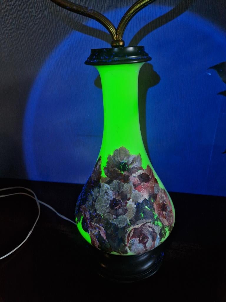 Art-Deco tafellamp in beschilderd uranium opaline glas, Enlèvement ou Envoi