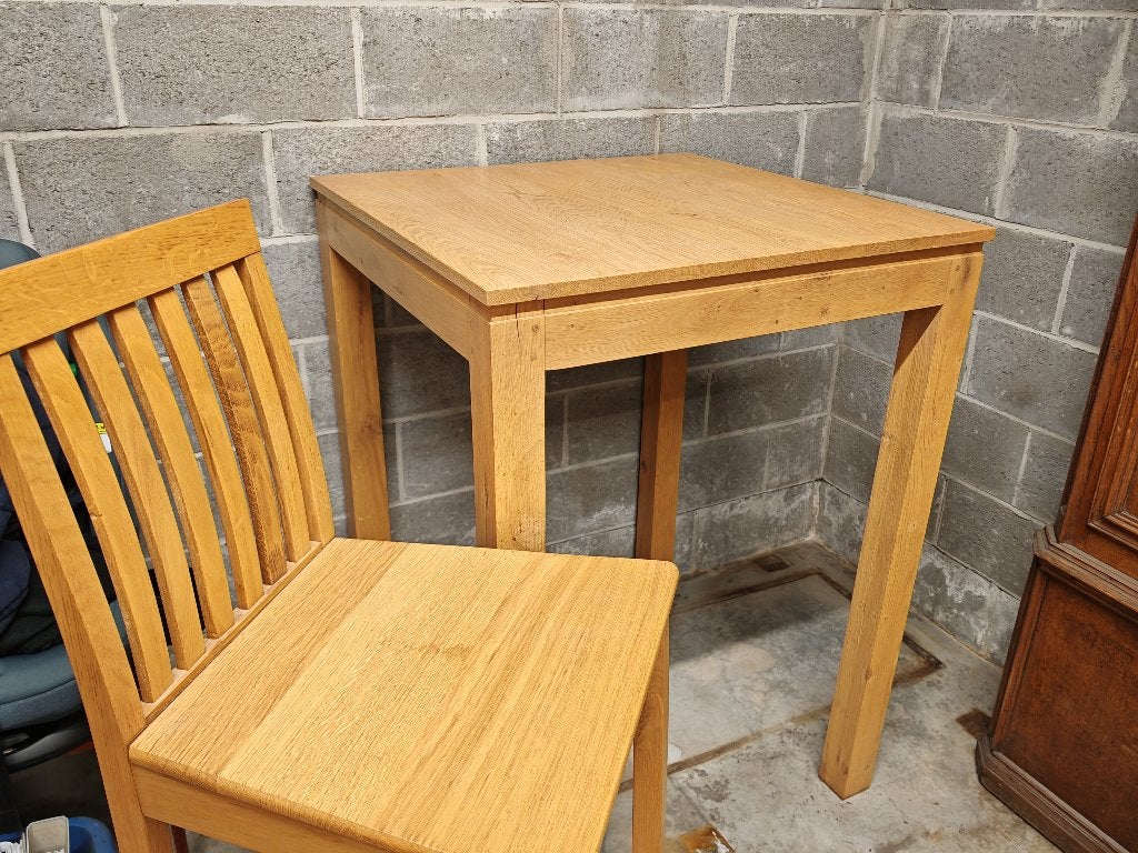 CHENE MASSIF - Table haute 81 x 81 + 2 chaises de bar, Maison & Meubles, Enlèvement