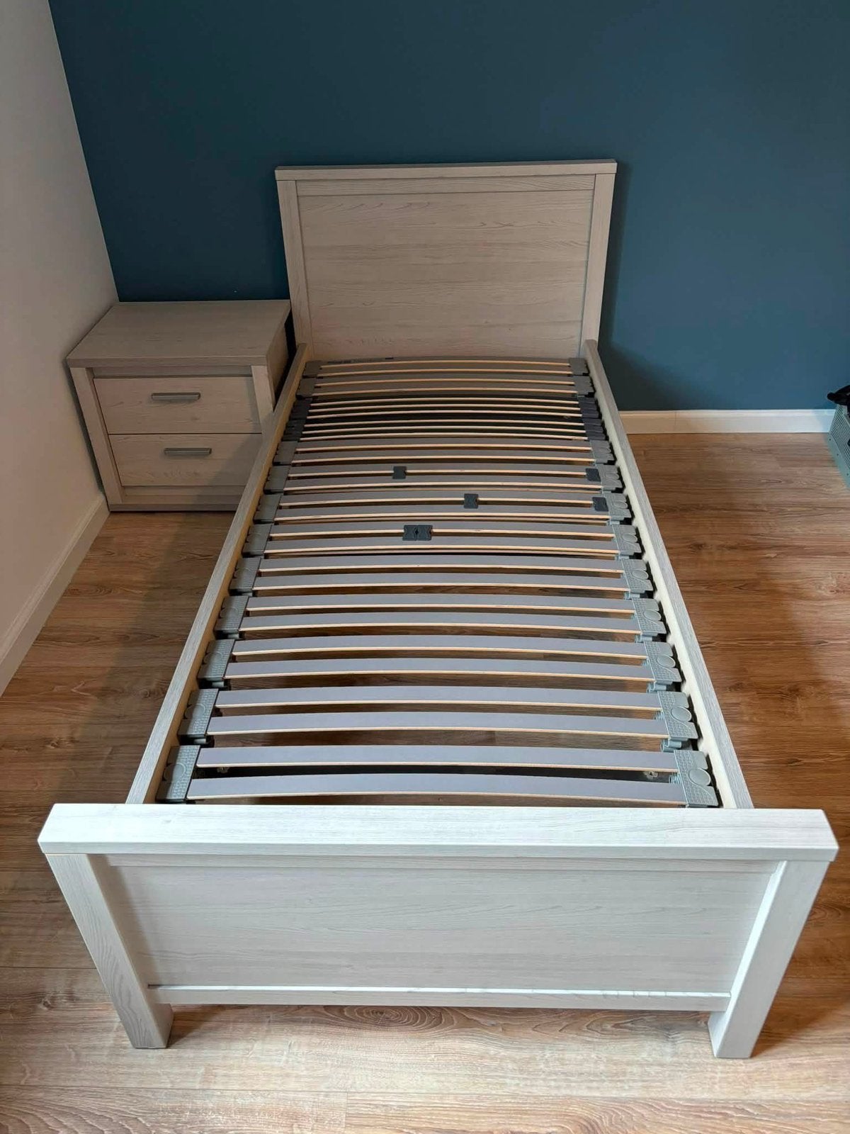 Eénpersoonsbed incl. nachtkastje, Ophalen, 90 cm, Eenpersoons, Zo goed als nieuw
