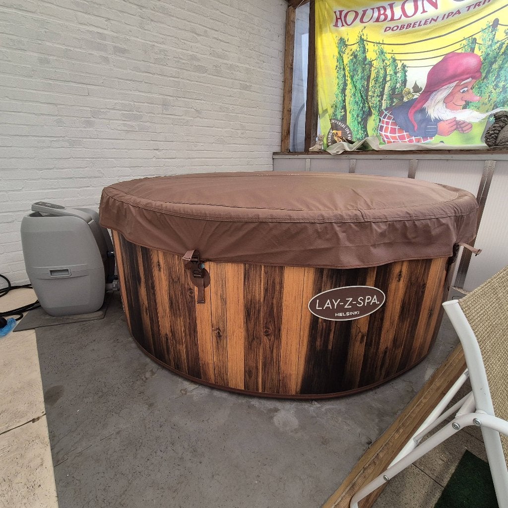 Bestway Lay-Z-Spa Helsinki AirJet (5 pers), Jardin & Terrasse, Bains à remous et Spas, Enlèvement, Utilisé, Couverture, Gonflable