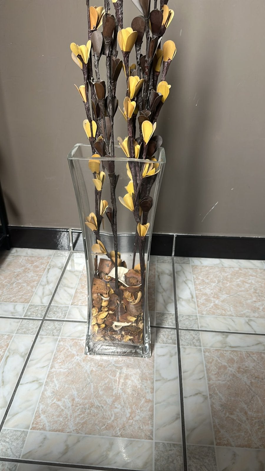 Vaas met bloemtakken, Maison & Meubles, Accessoires pour la Maison | Fleurs séchées, Enlèvement, Comme neuf