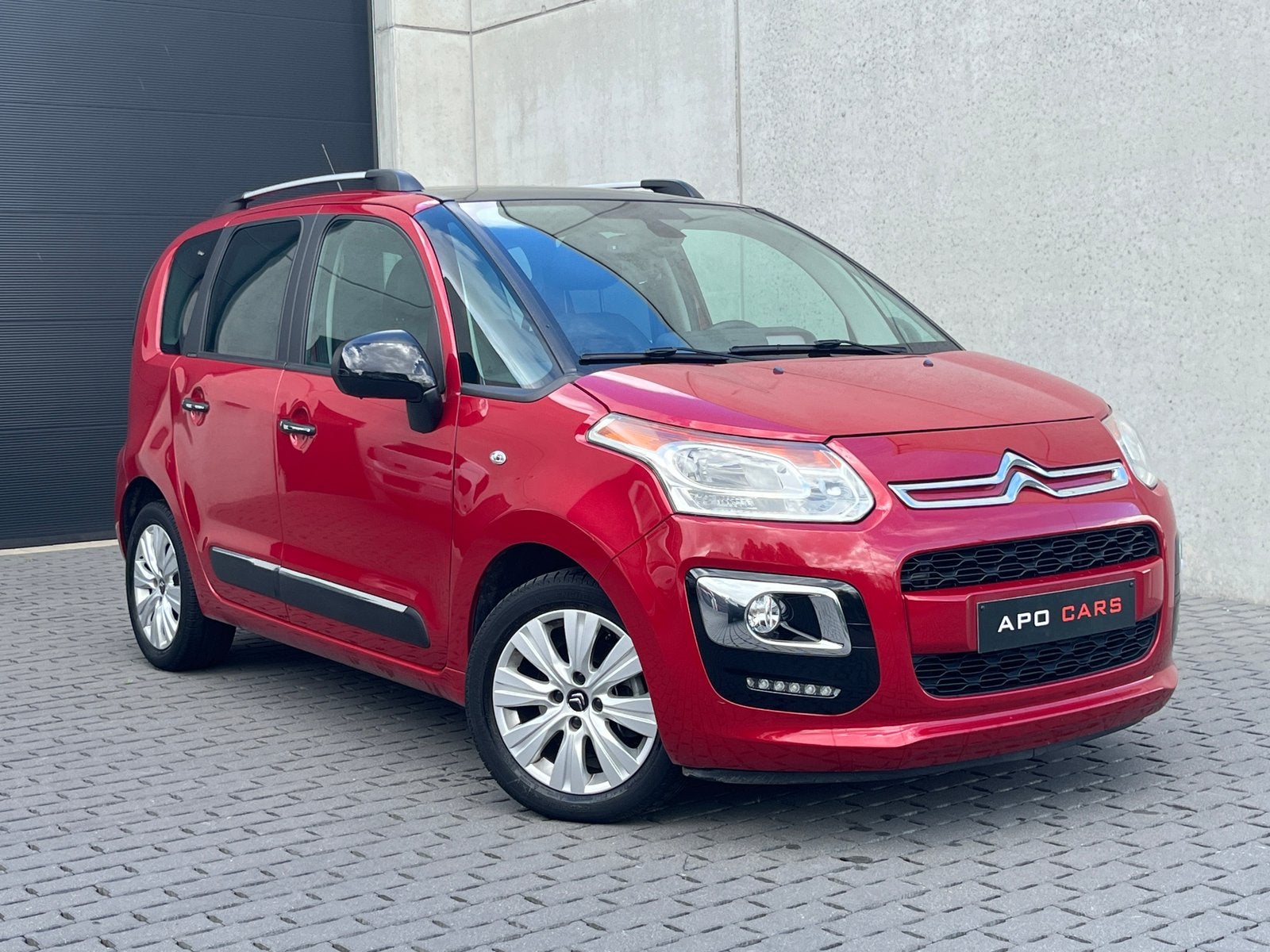Citroën C3 Picasso 1.2 Exclusive met nieuw motor 14.400km!!, Auto's, Voorwielaandrijving, 1199 cc, Bedrijf, 5 deurs