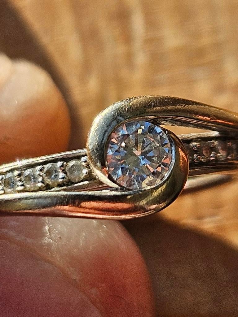 Verlovingsring witgoud 18k 0.36 karaat steentjes, Handtassen en Accessoires, Ringen, Wit, Ophalen of Verzenden, Zo goed als nieuw