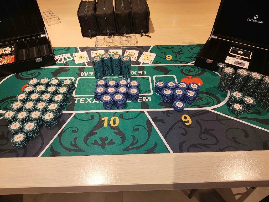 Poker set, Hobby en Vrije tijd, Gezelschapsspellen | Kaartspellen, Een of twee spelers, Ophalen, Zo goed als nieuw, Cartamundi