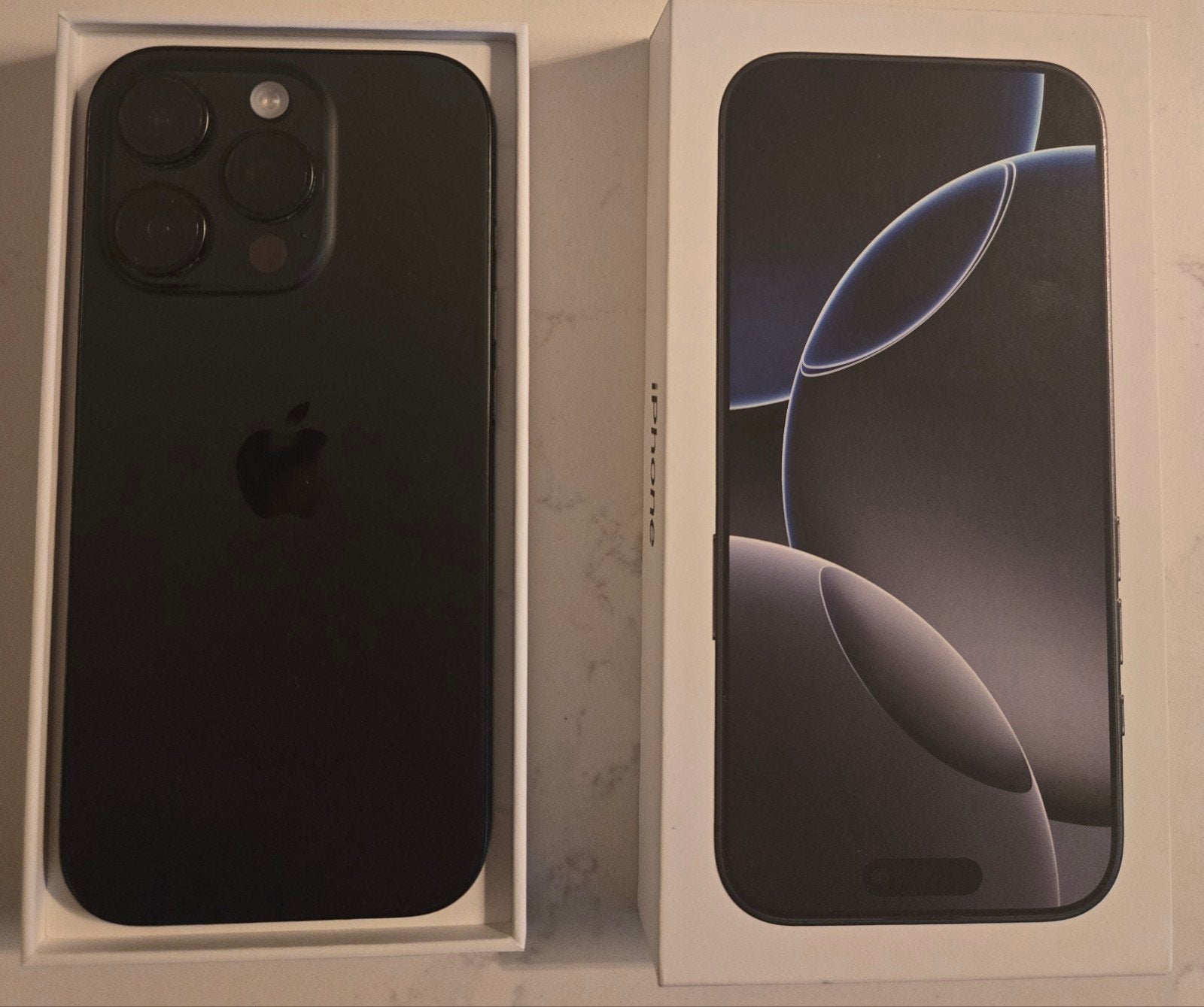 iPhone 16 Pro 256 Go Black Titan. — Comme neuf + boîte, Télécoms, Comme neuf, Enlèvement, Sans abonnement, Sans simlock