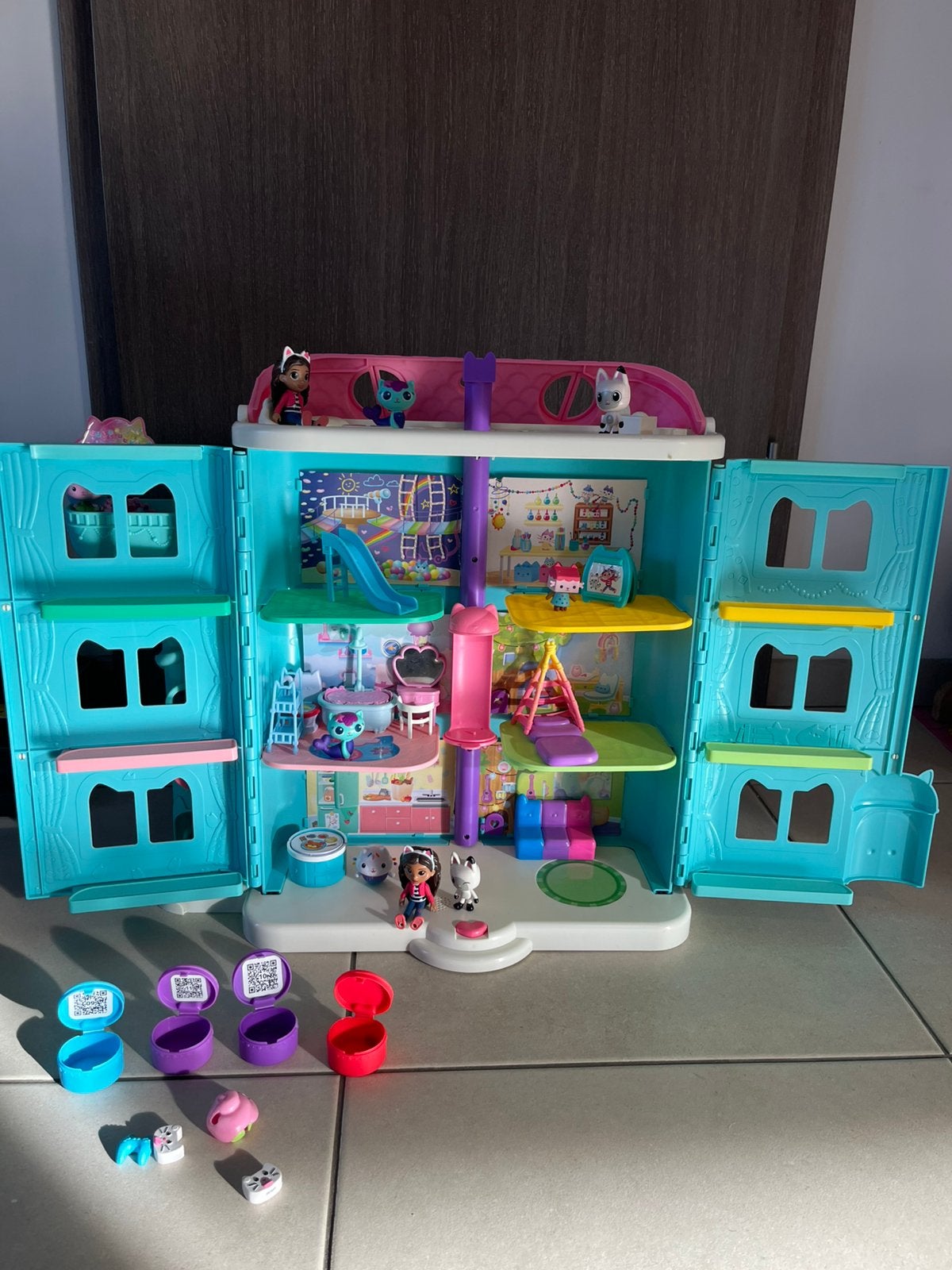 La maison de Gabby Chat, Enlèvement, Comme neuf