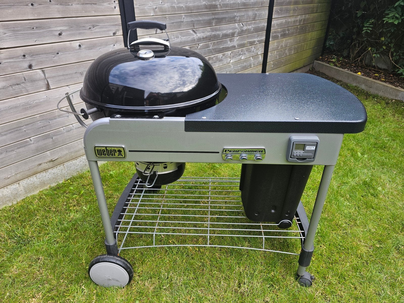 Weber Performer Deluxe, Tuin en Terras, Houtskoolbarbecues, Ophalen, Met accessoires
