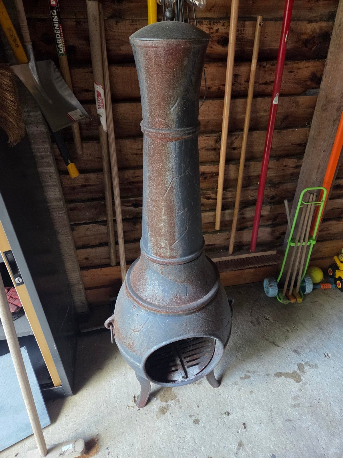 vend brasero en fonte excellent état 250€, Enlèvement