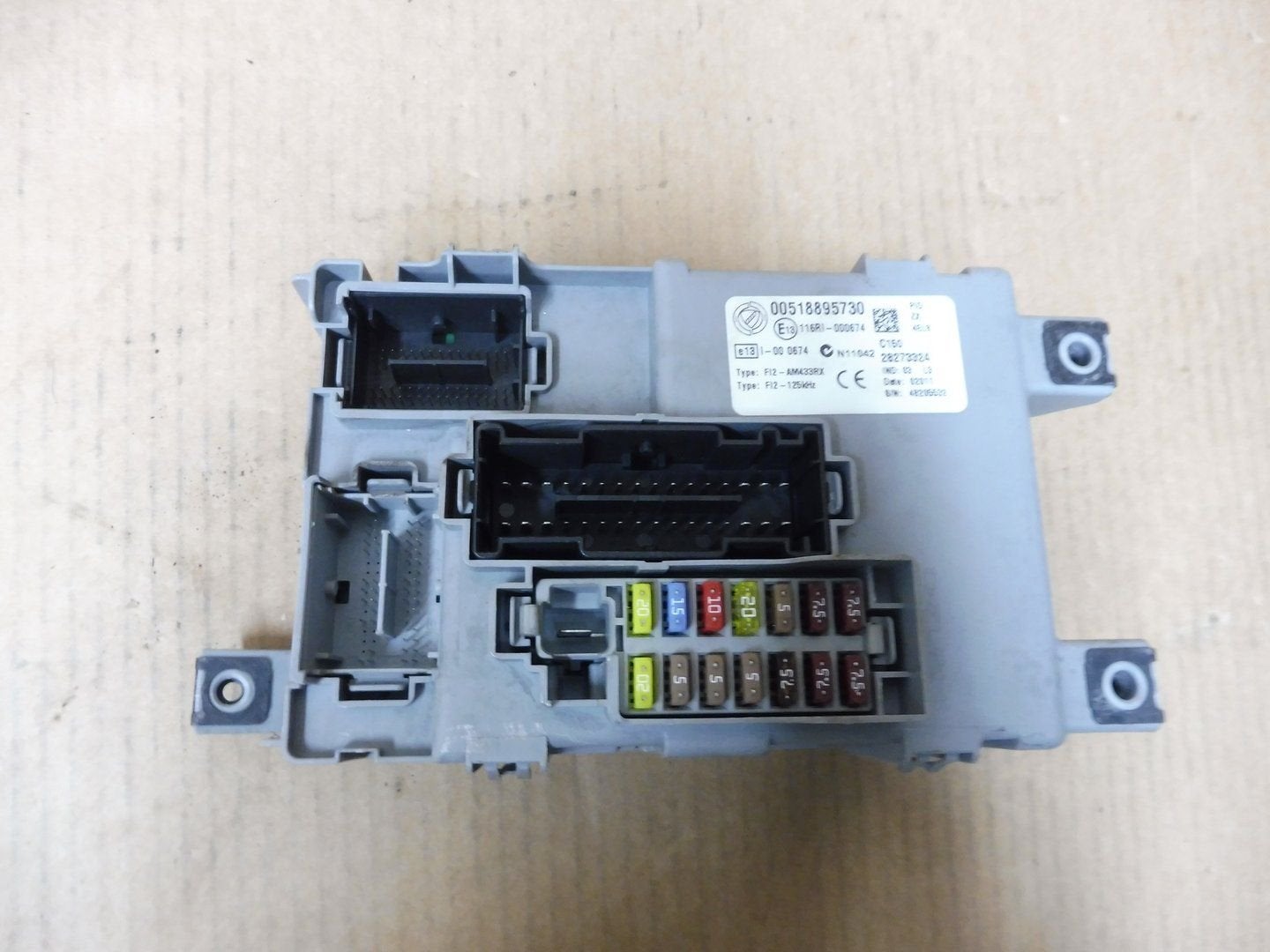 Zekeringkast met artikelnummer 00518895730, -, Utilisé, Fiat, -