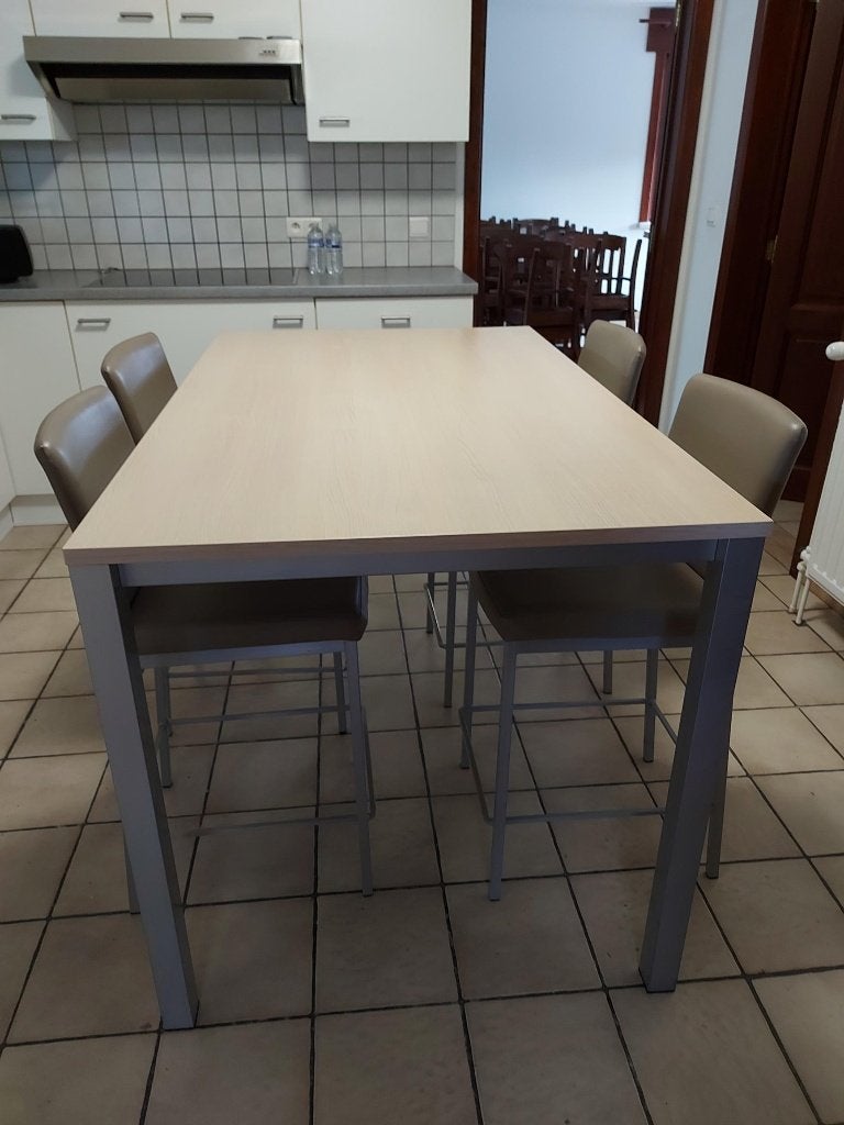 hoge keukentafel met 4 stoelen, Ophalen