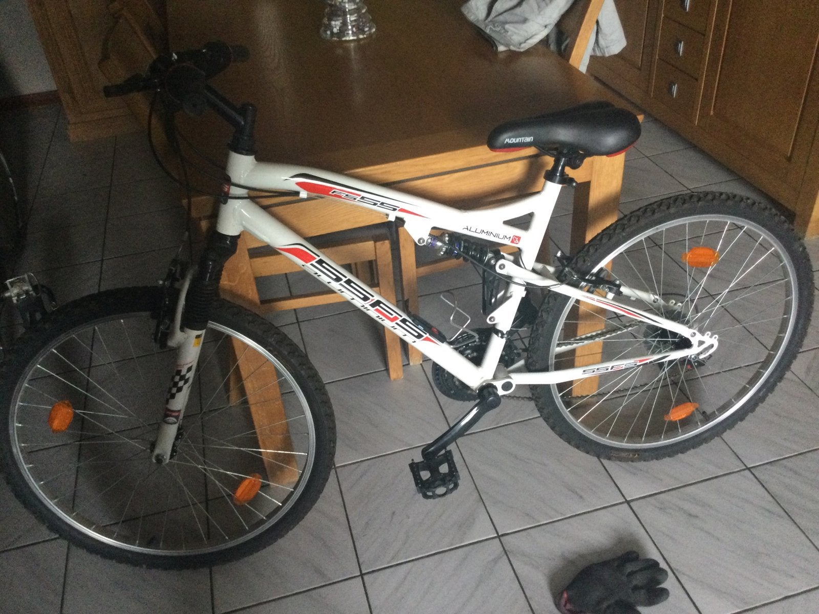 Vélo VTT blanc aluminium 26 pouces 21 vitesses, Vélos & Vélomoteurs, Comme neuf, Aluminium