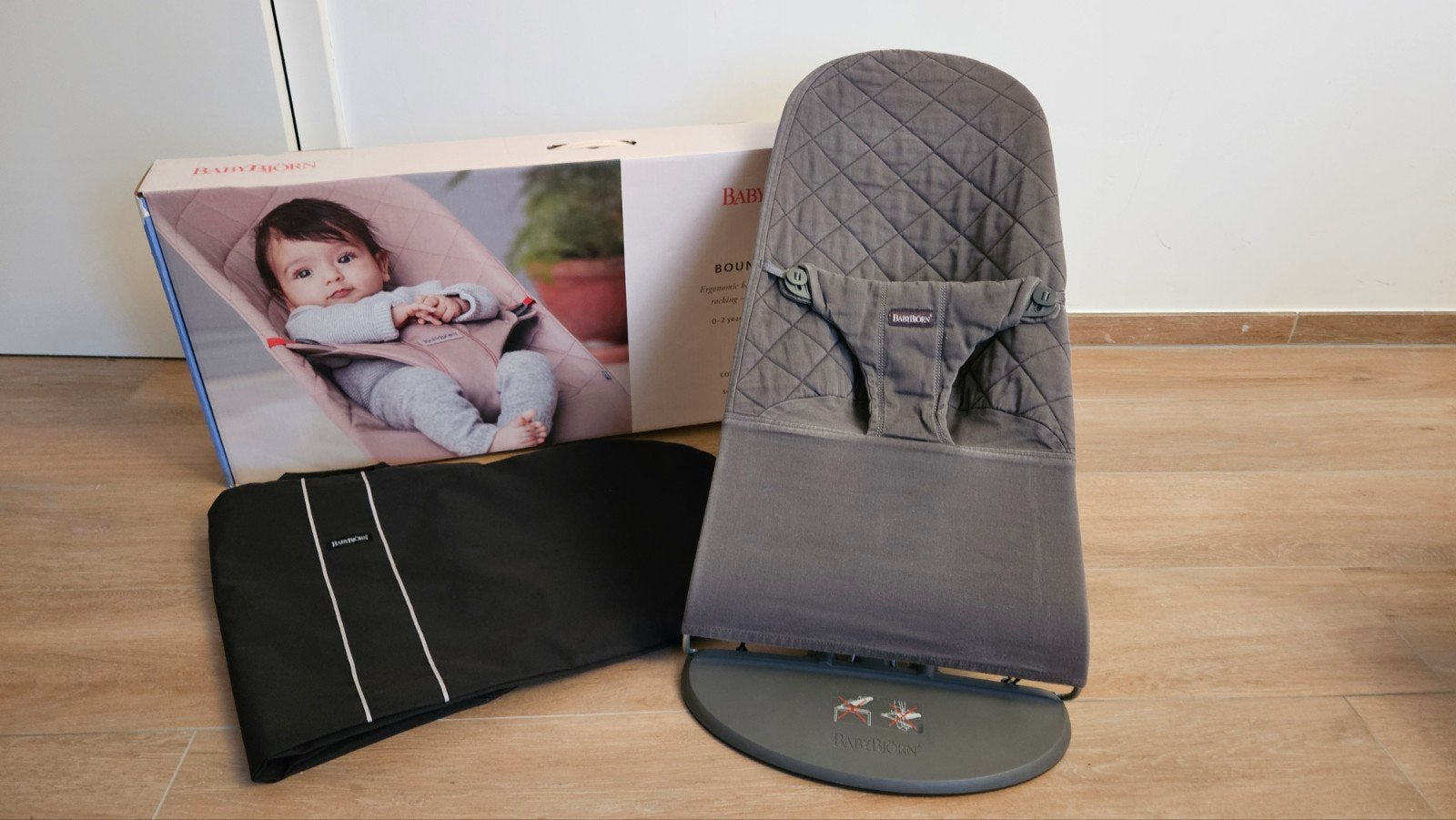 BabyBjörn Bouncer Bliss gris foncé + boîte et sac d'origine, Enfants & Bébés, Relax bébé, Autres marques, Enlèvement, Utilisé