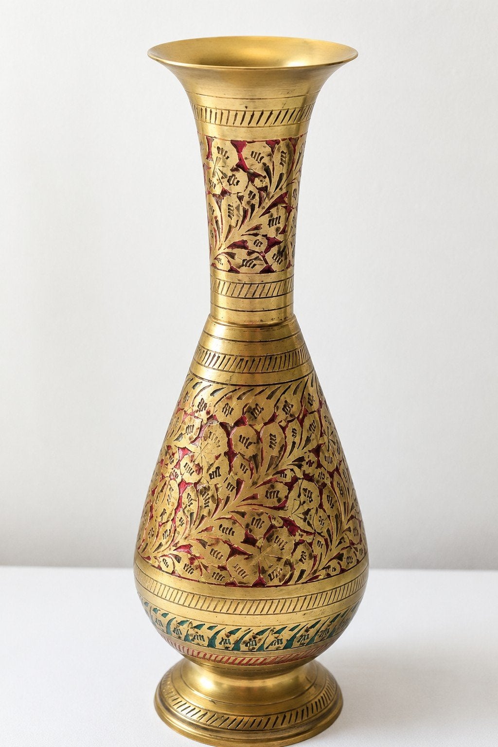 Vintage messing vaas – handgegraveerd – kleurrijke decoratie, Antiek en Kunst, Ophalen of Verzenden