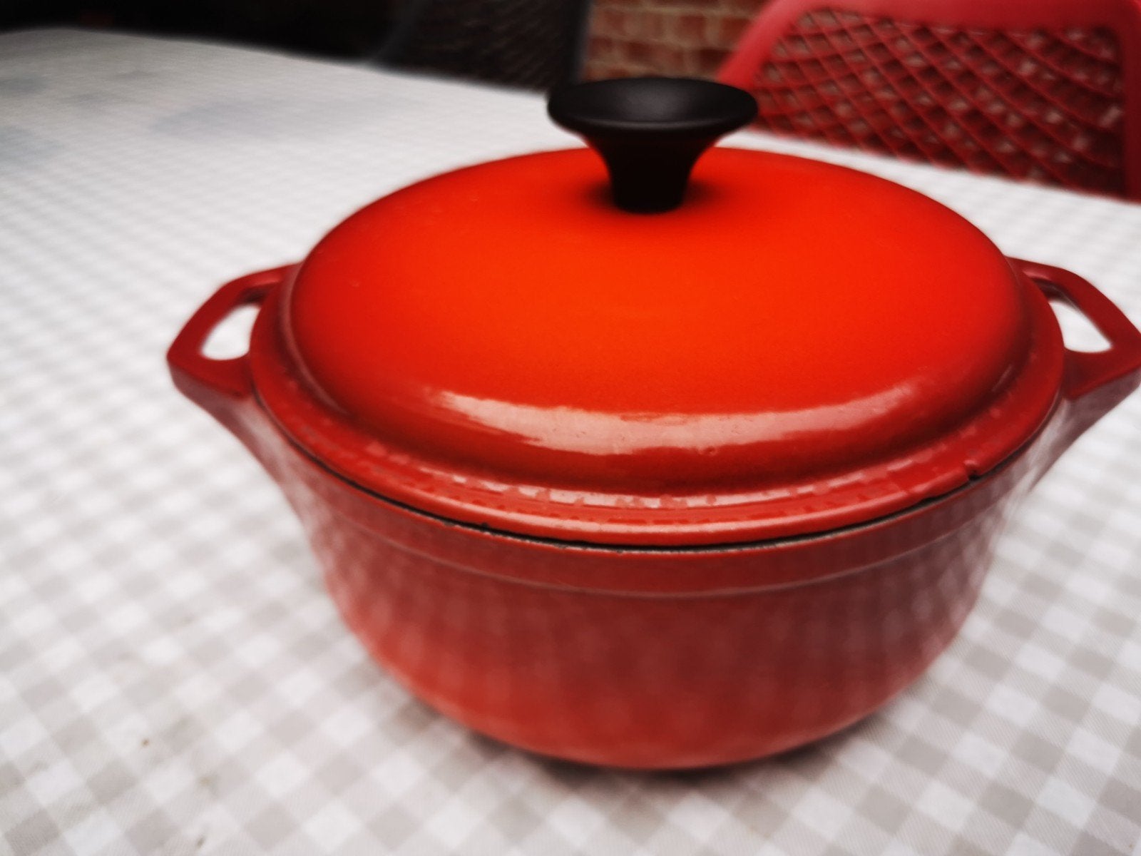 Nomar Staub 20, Enlèvement ou Envoi, Le Creuset
