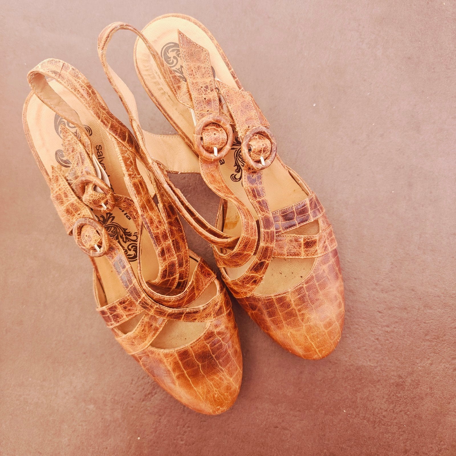 Sandalen met 39 hakken, Ophalen