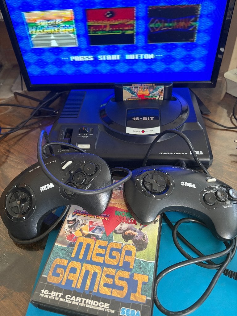 lot sega megadrive + 3 jeux  + 2 manettes, Mega Drive, Enlèvement ou Envoi, Comme neuf, Avec jeux