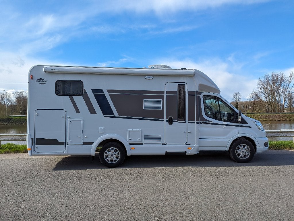 Mobilhome CARADO T338 (FORD) 2024 AUTOMAAT, Caravans en Kamperen, Mobilhomes, Automaat, Standaard zit, 6 tot 7 meter, Diesel