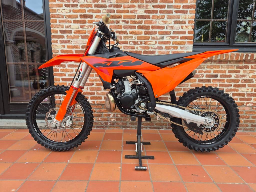 Ktm sx300 Bouwjaar 2025 met 11uur, Fietsen en Brommers, Ophalen