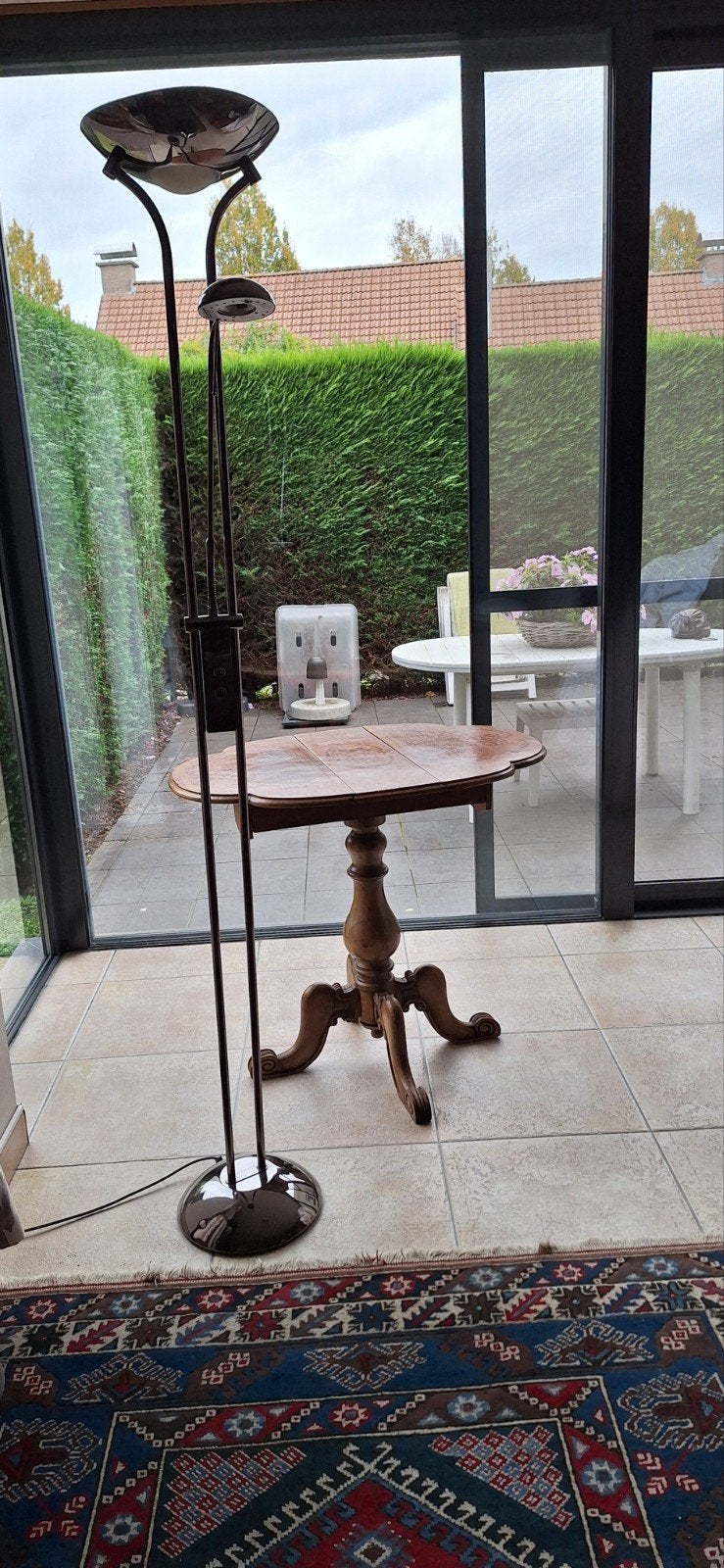 Lamp en salontafel, Ophalen