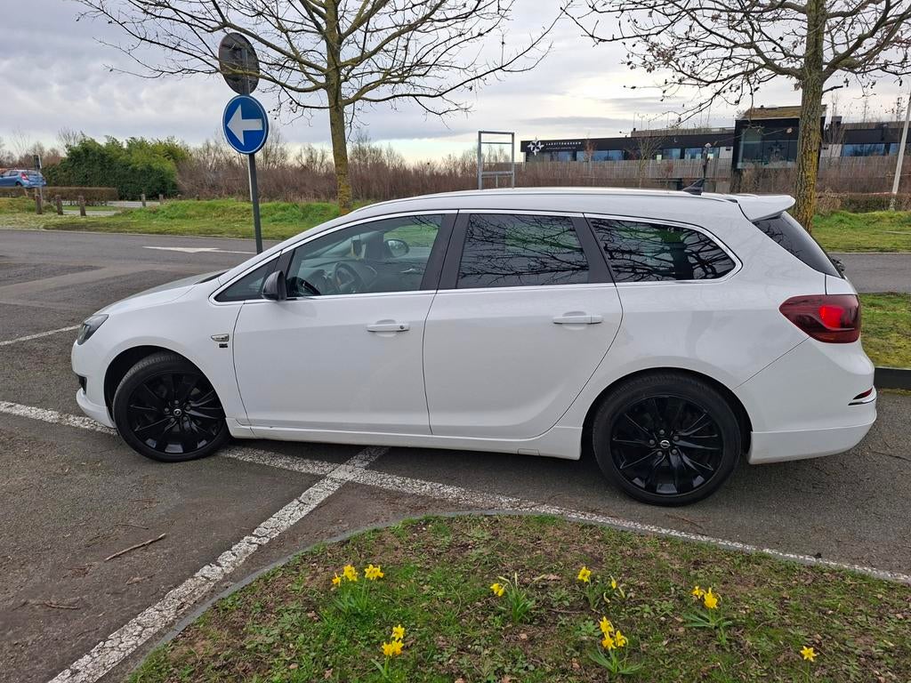 Opel Astra Sport Tourer 16cdti 136pk, Voorwielaandrijving, Stof, 1600 cc, Wit