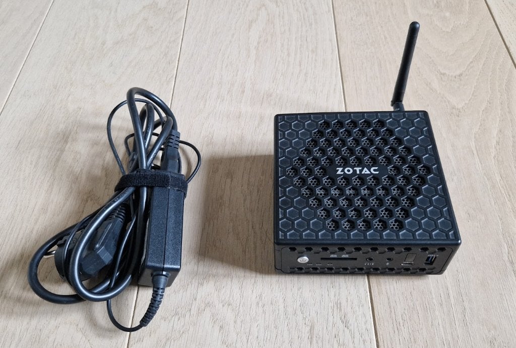 Mini pc Zotac, Enlèvement ou Envoi, 8 GB, Moins de 2 Ghz, SSD