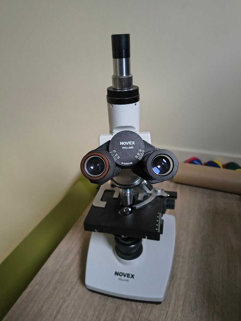 Trinoculaire microscoop, Audio, Tv en Foto, Ophalen, Zo goed als nieuw, 400x tot 1000x, Biologische microscoop