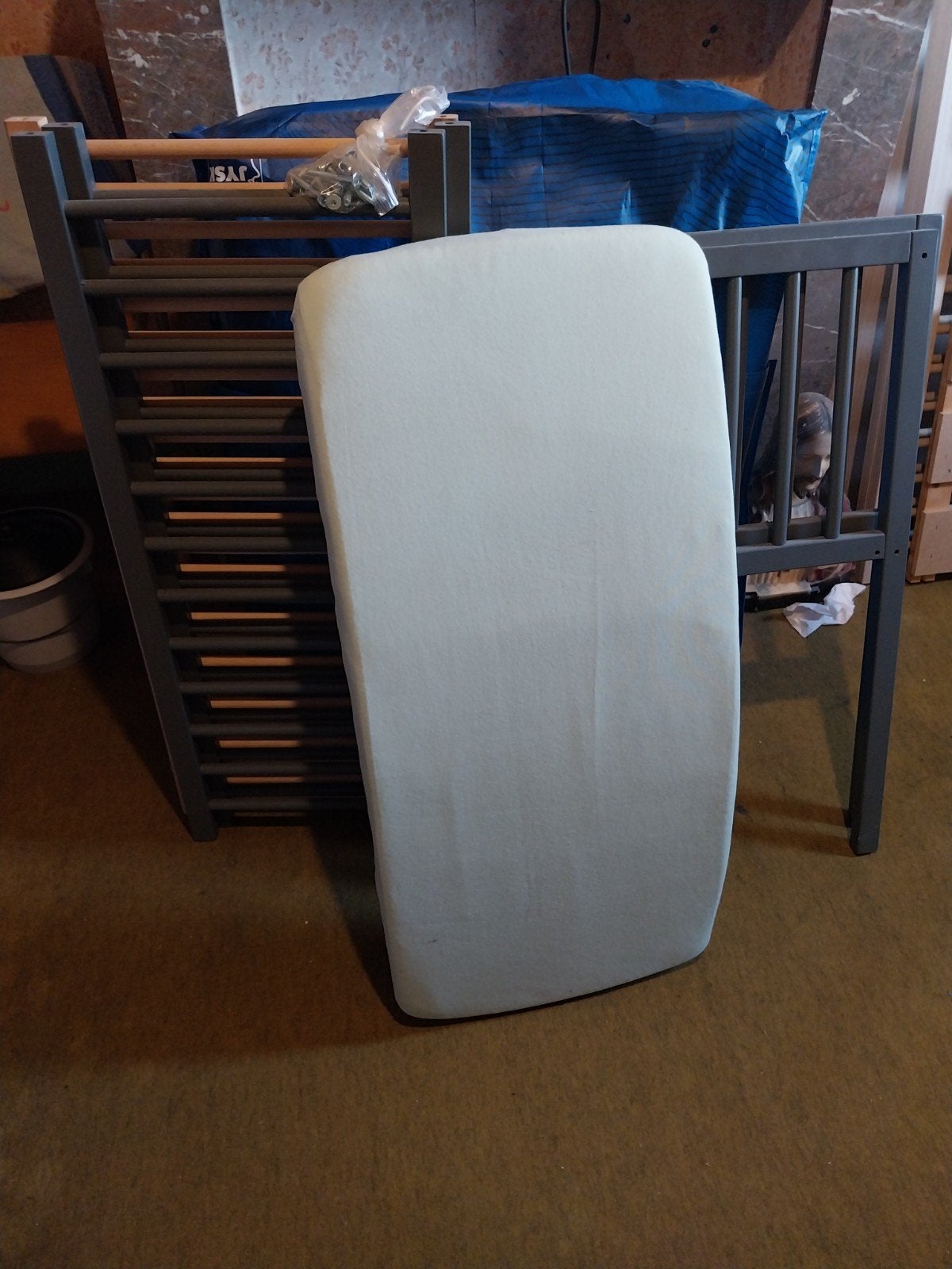 Baby bed, Kinderen en Baby's, Kinderkamer | Bedden, 70 tot 85 cm, Zo goed als nieuw, Minder dan 140 cm, Ophalen